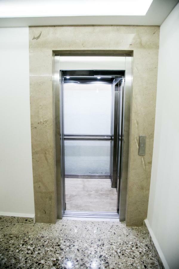 Booking 500 Monterrey Exterior photo